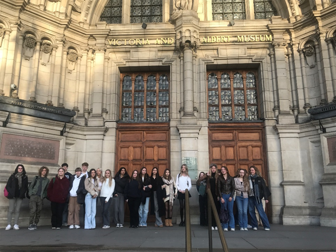 A group of year 12  and year 13 students standing in front of the Victoria and Albert Museumlding